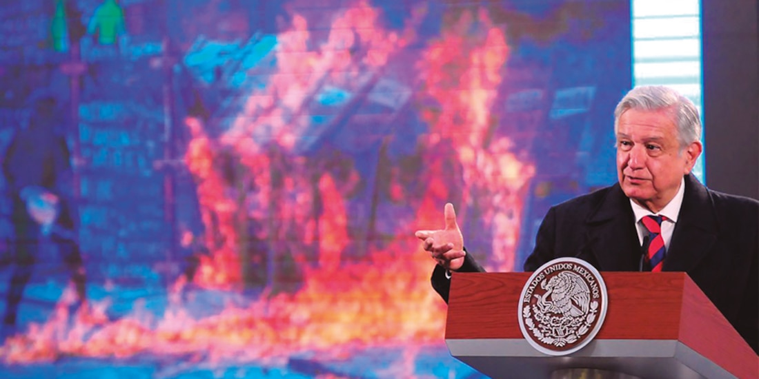 en su conferencia de ayer, el Ejecutivo López Obrador mostró imágenes de las protestas del lunes pasado.