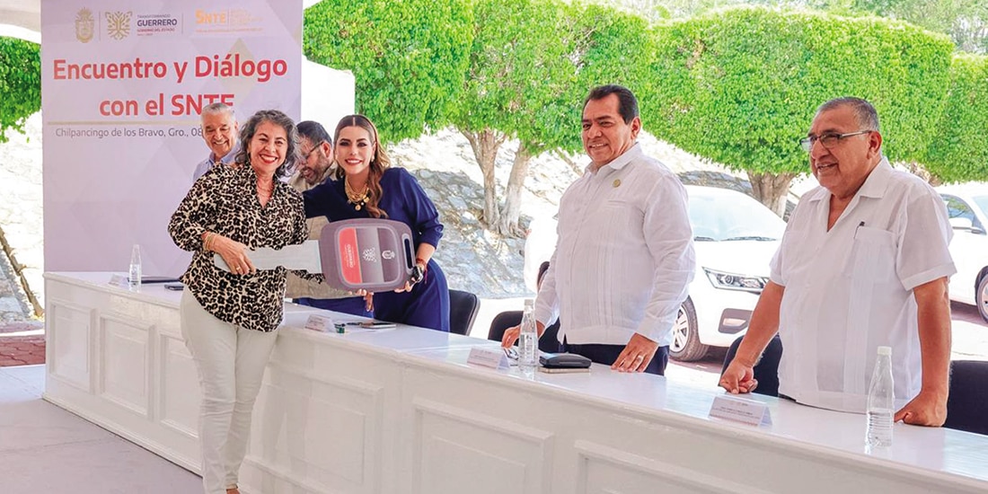 La Gobernadora de Guerrero, Evelyn Salgado, en el encuentro con el magisterio de la entidad, ayer.