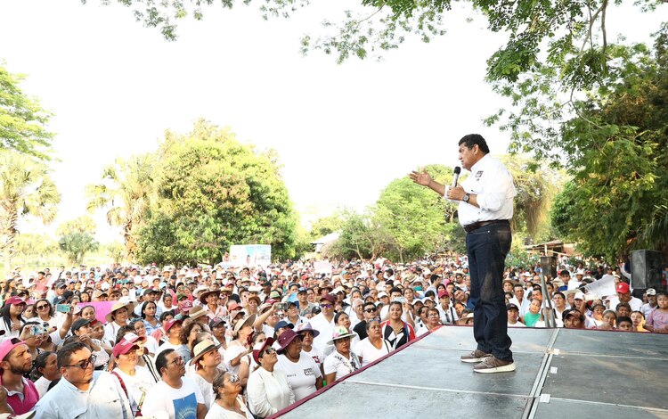El morenista Javier May en Jonuta, el pasado 27 de marzo.