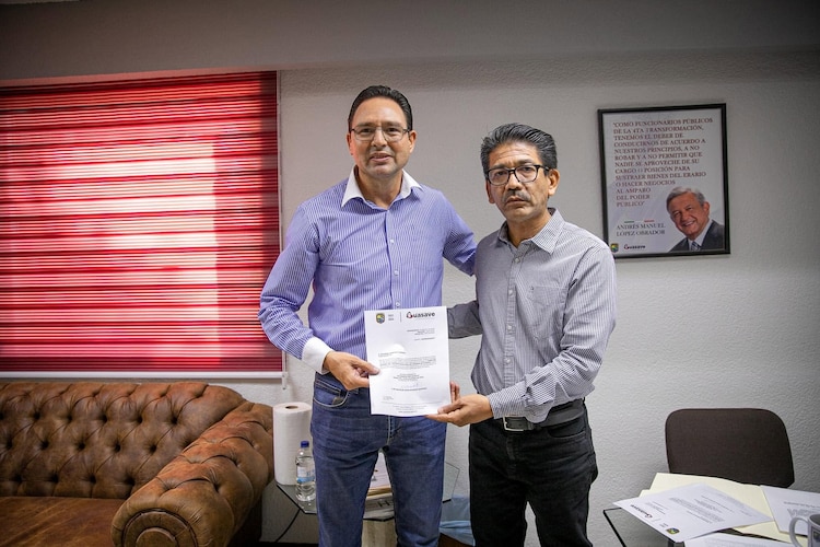 A la izquierda, Ricardo Verduzco Bernal; a la derecha, el exalcalde de Guasave, Martín Ahumada Quintero.