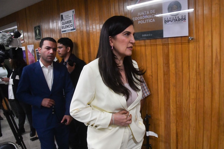 Kenia López Rabadán, presidenta de la mesa directiva