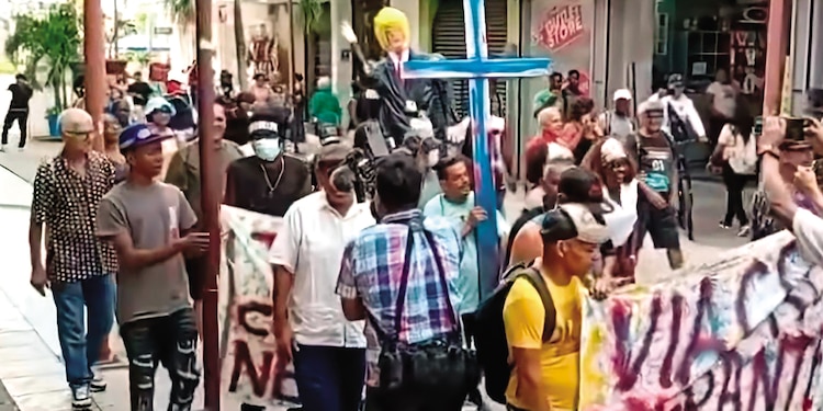 Procesión en Tapachula, Chiapas, previo al Viernes Santo.
