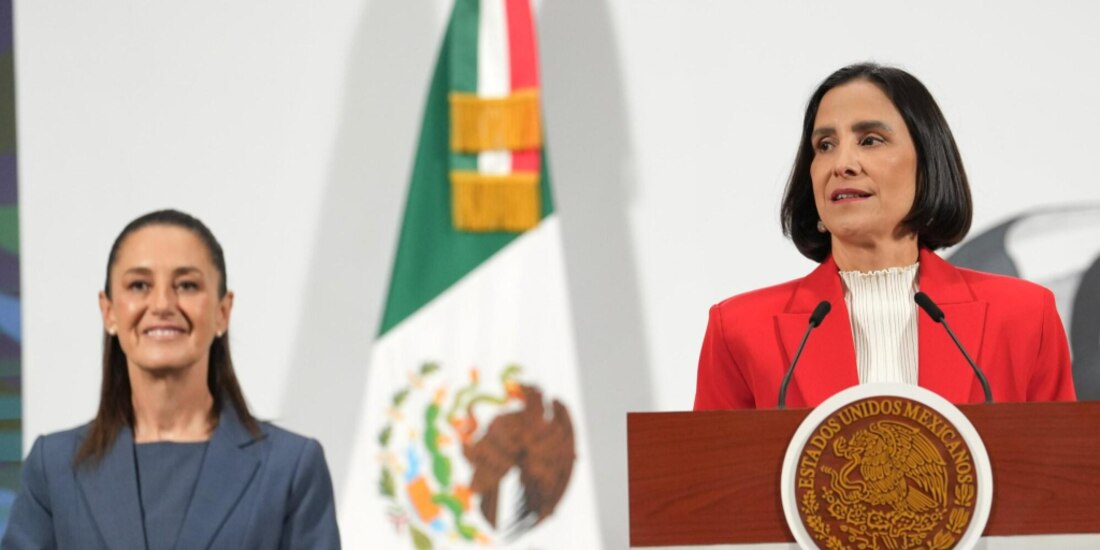 La presidenta Claudia Sheinbaum y la secretaria de Energía, Luz Elena González, ayer, en conferencia.