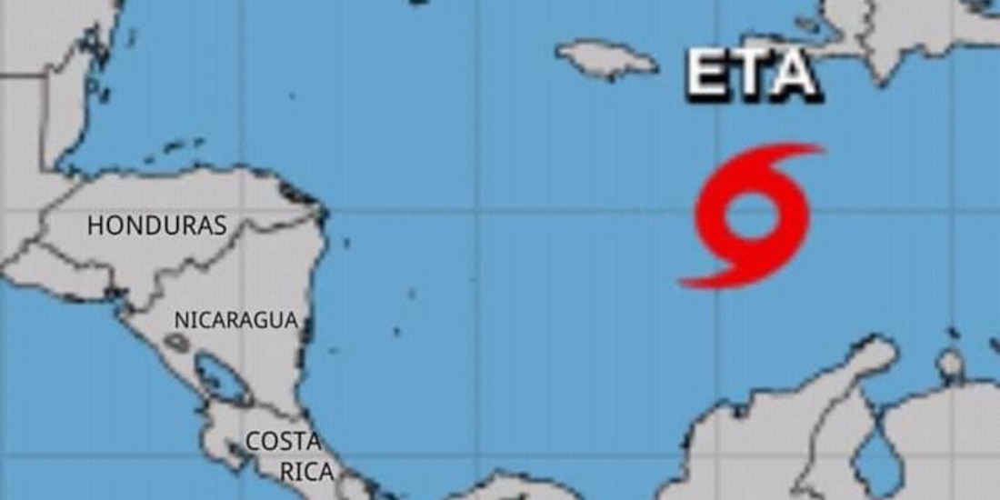 Eta se ubicaba a 435 kilómetros al sureste de Kingston, Jamaica,.