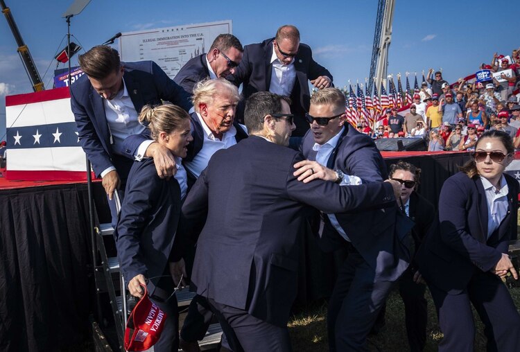 Attempted Assassination of Donald Trump, de Jabin Botsford.