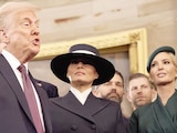 Donald Trump presta juramento al cargo ante la mirada de Melania Trump, Ivanka Trump, Donald Trump Jr. y Eric Trump en la Rotonda del Capitolio, el 20 de enero.