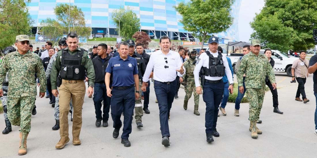Alejandro Armenta supervisa operativo de seguridad para el partido México vs Ghana.
