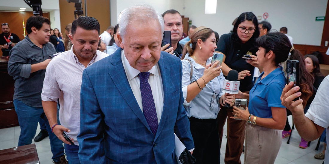 Víctor Antonio Corrales Burgueño, padre de Fausto “N”, ayer, previo a la audiencia.