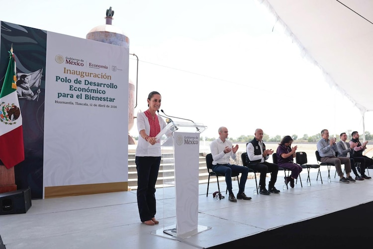 La Presidenta Claudia Sheinbaum encabeza el corte de listón del primer PODECOBI en Huamantla, Tlaxcala.