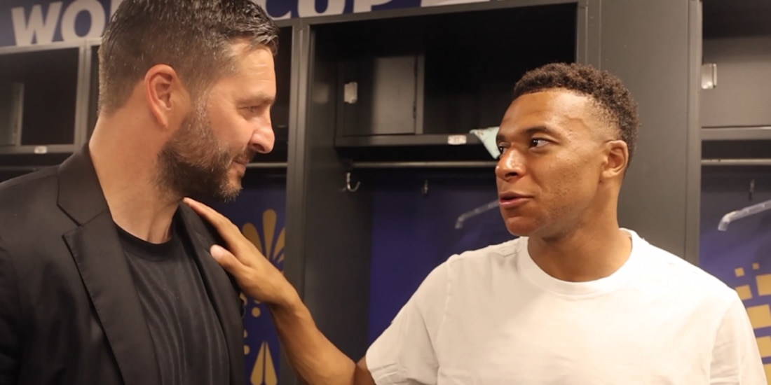André-Pierre Gignac con Kylian Mbappé en el vestuario.