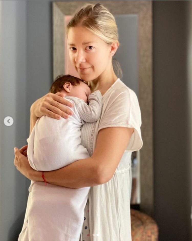 Fernanda Castillo sorprende con foto de su bebé.