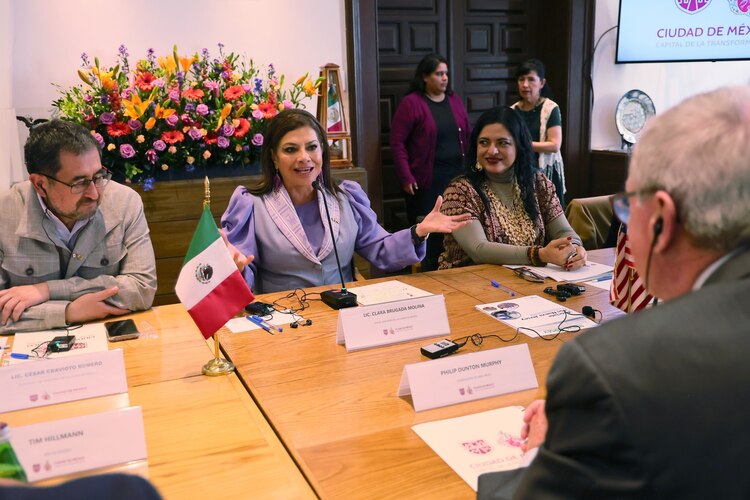 Clara Brugada durante la reunión con Phil Murphy.