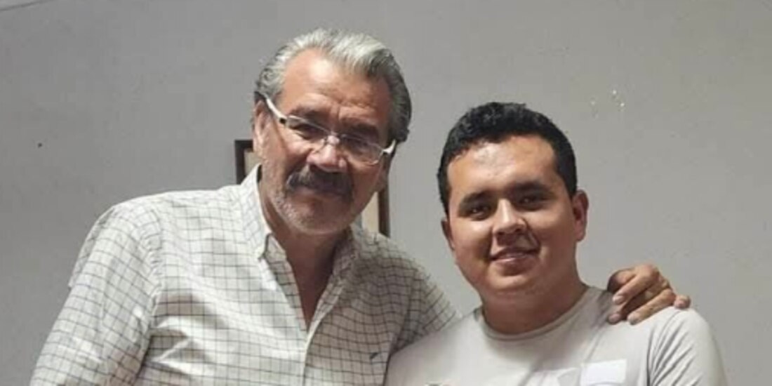 El alcalde de Ojocaliente y su hijo, en imagen tomada de las redes, ayer.