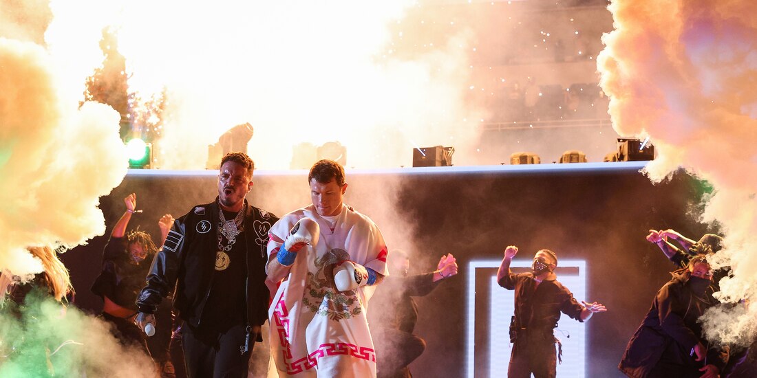 La impresionante entrada del "Canelo" Álvarez y J Balvin
