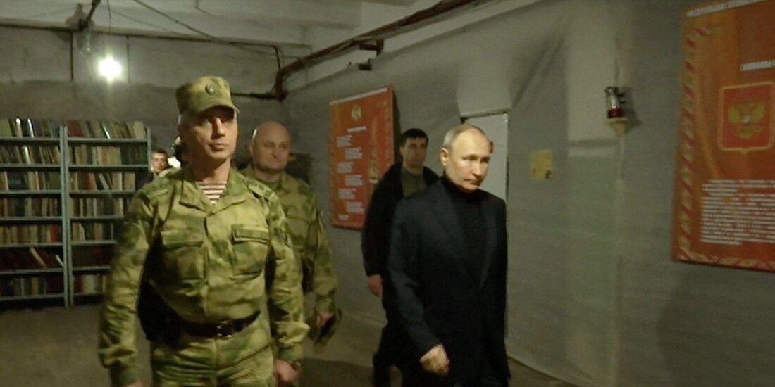 Vladimir Putin, presidente de Rusia, de visita en su cuartel en Lugansk, Ucrania.