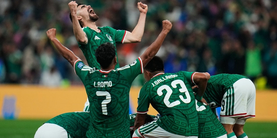 Jugadores de la Selección Mexicana celebran un gol ante Ecuador en los dieciseisavos de final del Mundial 2026.