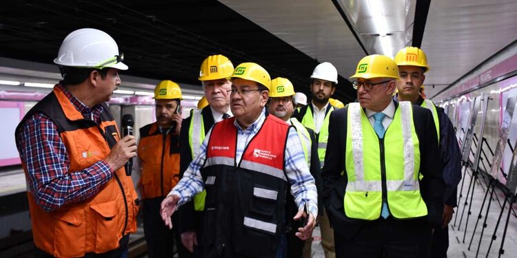 Los responsables de la obra detallaron el proceso de actualización tecnológica en el local técnico de la estación Pino Suárez.