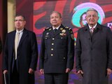 Los generales Rodríguez Bucio y Córdova Campos, ayer, con el Presidente.