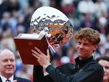 Jannik Sinner celebra su primer título en el Masters 1000 de Montecarlo.
