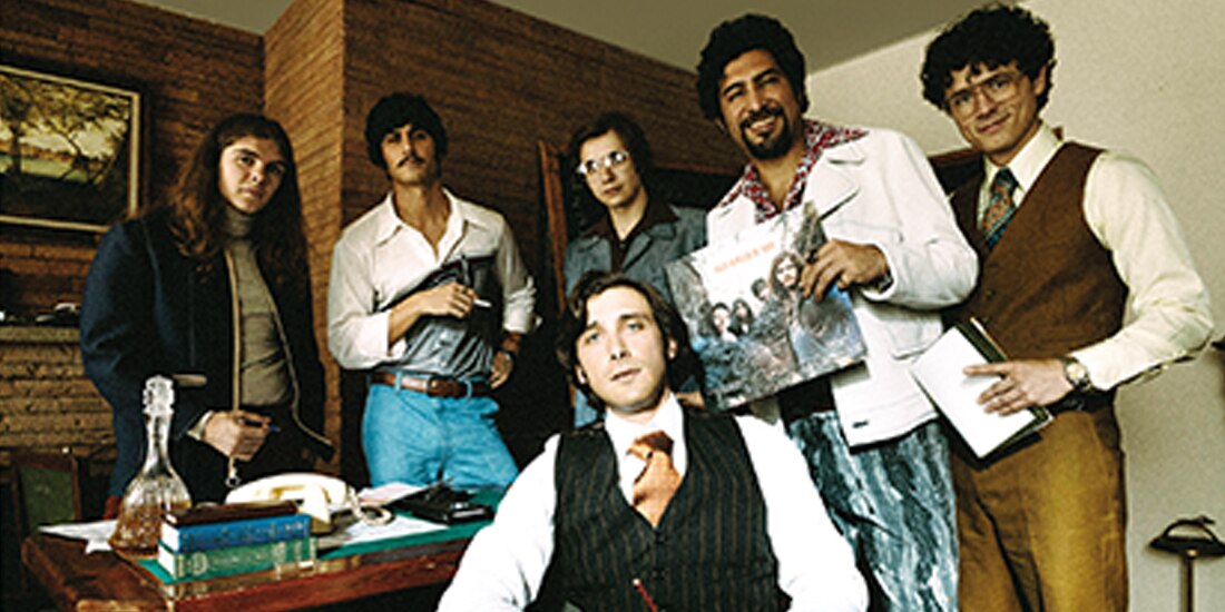 Parte del elenco, en un fotograma de la película.