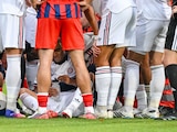 Jamal Musiala tras desvanecerse en el campo de juego.