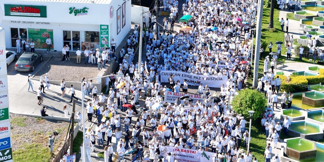 Ciudadanos en Sinaloa celebran nueva edición de la Marcha por la Paz.