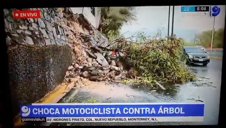 Comunicadores reportaban afectaciones que dejó la lluvia en Monterrey.