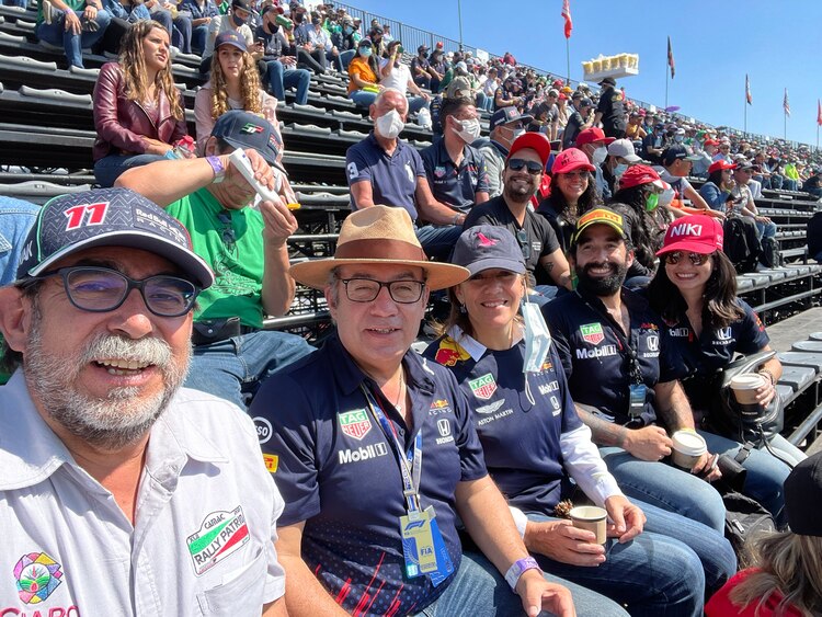 El expresidente Felipe Calderón y su esposa, Margarita Zavala, durante el Gran Premio de México de la Fórmula 1, en donde Checo Pérez se subió al podio.