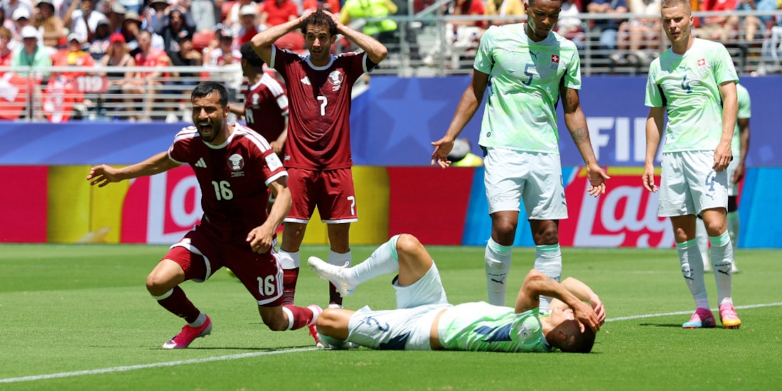 Boualem Khoukhi festejando su gol ante Suiza.