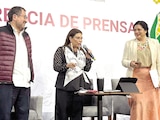 De izq. a der.: César Cravioto, Clara Brugada y Alejandra Frausto, ayer, en el evento.