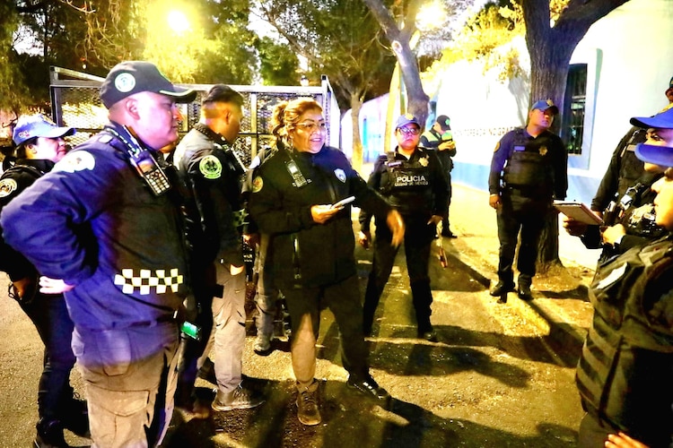 Elementos de Tránsito y Escudo Coyoacán remiten motocicletas al depósito vehicular por obstruir pasos peatonales.