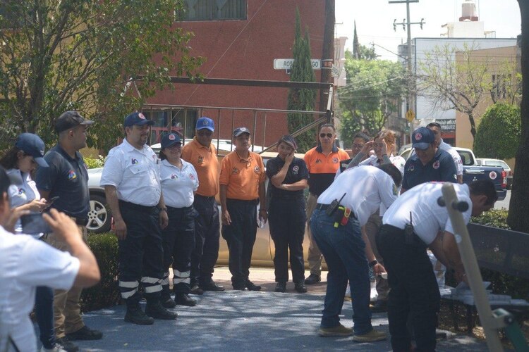 Personal de Protección Civil realiza brigadas informativas.