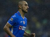 Rafael Baca fue expulsado en los últimos momentos del primer tiempo del duelo entre América y Cruz Azul, por una falta sobre Henry Martín.