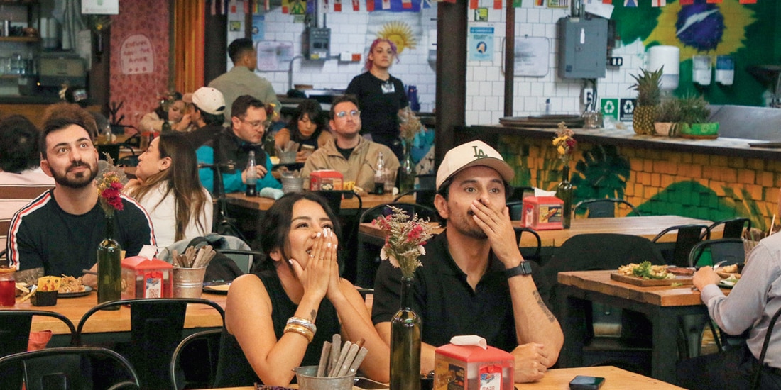 DEL TOTAL de restaurantes, bares y venta de alimentos encuestados, 55.7 por ciento consideró ineficiente la seguridad proporcionada por autoridades durante partidos y festejos.