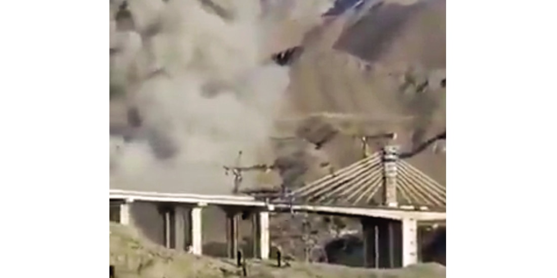 DERRUMBE del puente más alto de Irán.