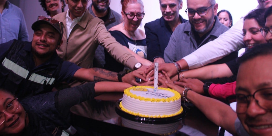 Alcalde Fernando Mercado Guaida celebra el aniversario de la reapertura del cine Víctor Manuel Mendoza.