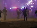 En Minneapolis, agentes del ICE dispararon municiones y proyectiles con gas pimienta a la comunidad mientras protestaban por un tiroteo a principios de enero.