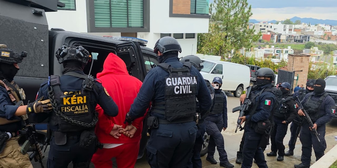 El presunto delincuente vigilado por autoridades.