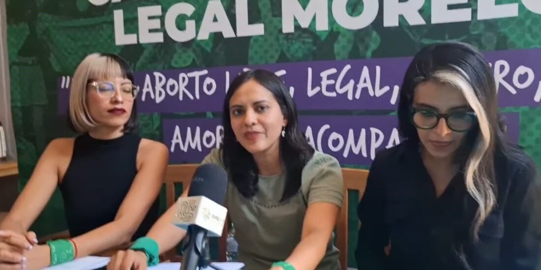 Integrantes de organizaciones feministas, durante una conferencia de prensa realizada en Cuernavaca, ayer.