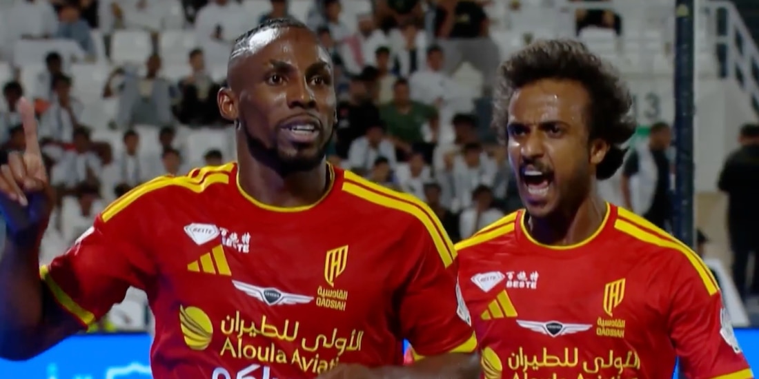 Julián Quiñones celebra su primer gol de la campaña en Arabia Saudita