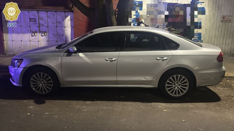 Decomisan vehículo sin placas donde viajaba Erick "N".