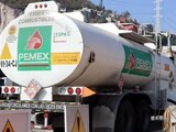 Pemex prepara buque para enviar combustibles a Acapulco, Guerrero.