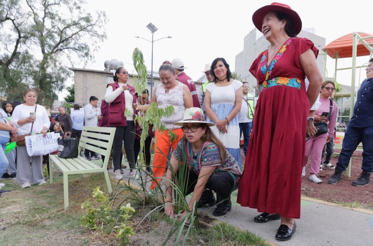 La presidenta municipal de Ecatepec, Azucena Cisneros Coss, en el Parque de Ampliación Tulpetlac.