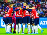 Jugadores de las Chivas previo a un partido en la Liga MX.