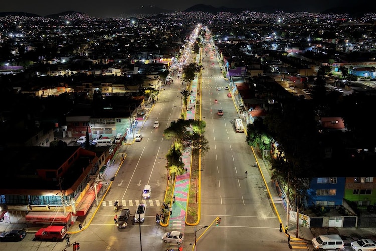 La intervención de 1.6 kilómetros de camellón incluyó la instalación de mil 220 luminarias y la siembra de más de 6 mil plantas.