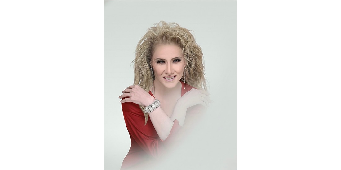 Manoella TORRES en sesión fotográfica.