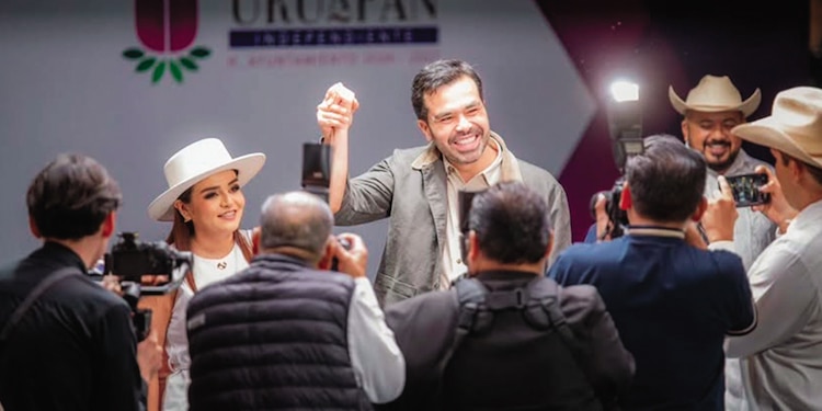 EL LÍDER naranja acompañó a la alcaldesa de Uruapan a su informe, el 9 de agosto.