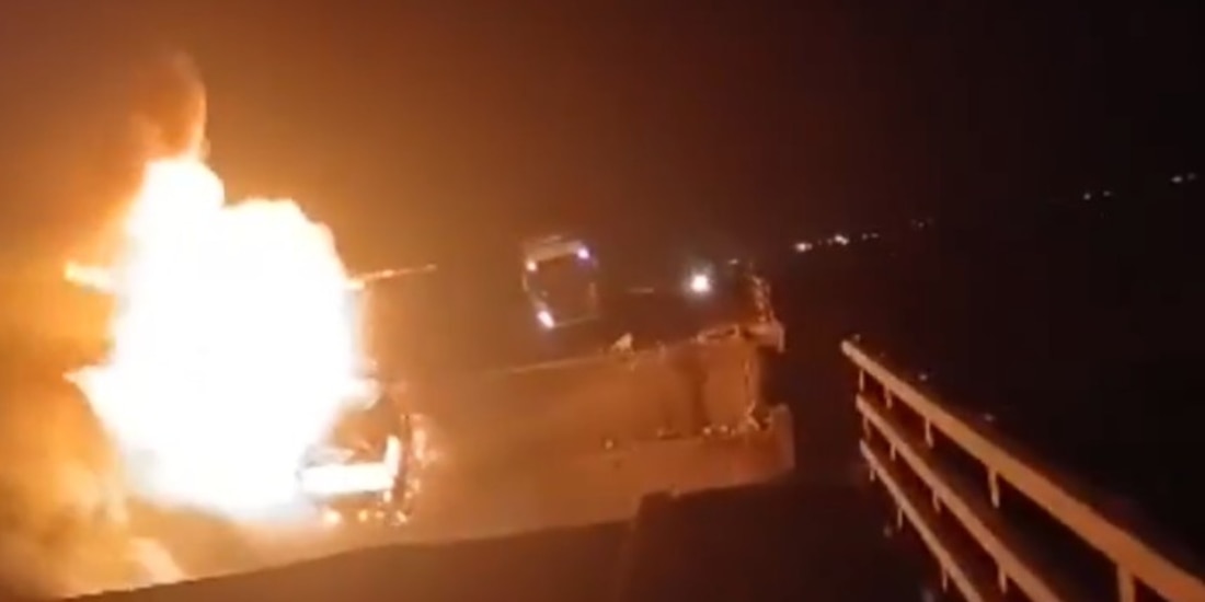 Estados Unidos bombardea puentes en Irán.