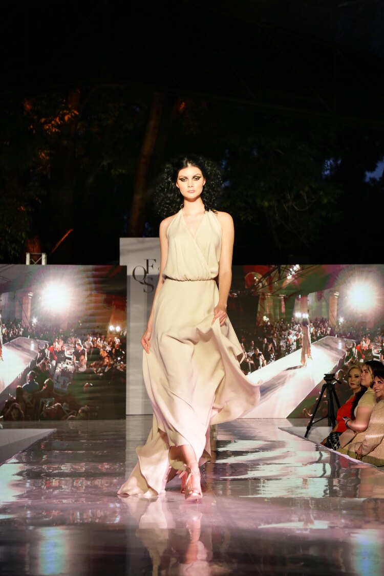 Macario Jiménez optó por vestidos lisos con vuelo.