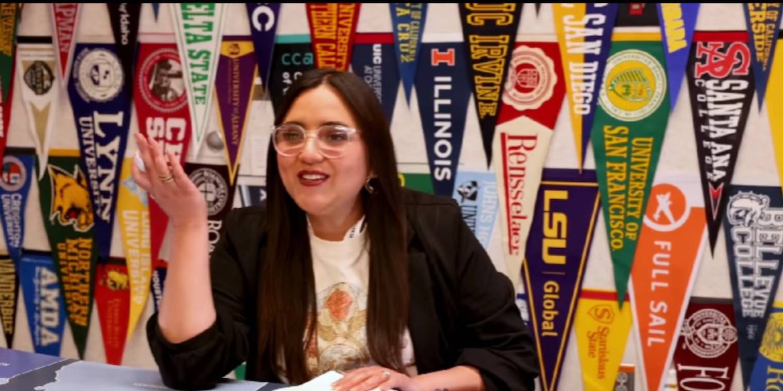 Su carisma inunda las redes y a los alumnos de su aula